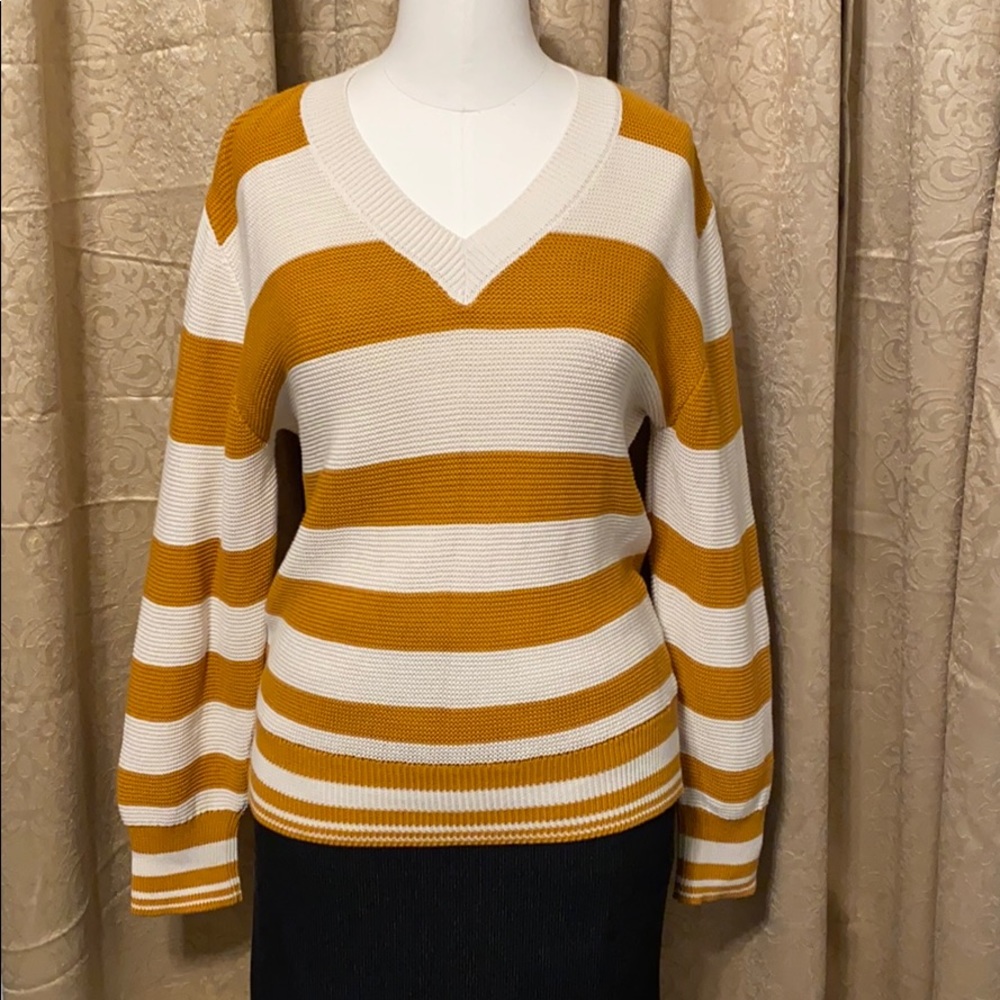 NWOT Le Mont St Michel Archive Sweater